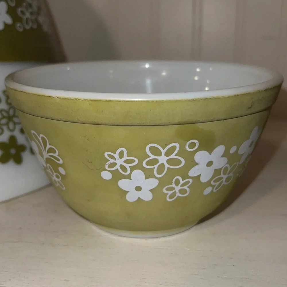 Pyrex Spring blossoms Crazy Daisy mixing bowl set 401 402 403 404